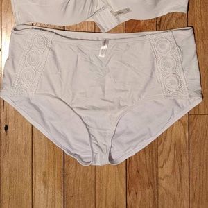 EUC Cacique White Crochet Bikini Bottoms in 22